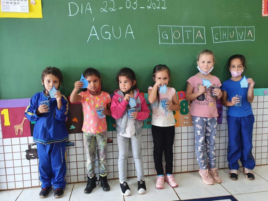 ESCOLAS MUNICIPAIS REALIZAM TRABALHOS ALUSIVOS AO DIA DA ÁGUA